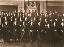 Lietuvos universiteto Taryba naujų mokslo metų iškilmėse, 1925 m. rugsėjo 15 d. J. Tumas antroje eilėje 5-as iš kairės pusės