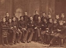 Dinabarko realinės mokyklos II klasė, 1883 m. J. Tumas antroje eilėje ketvirtas iš dešinės