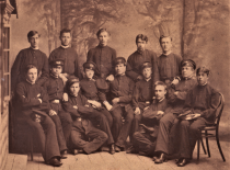 Dinabarko realinėje mokykloje, 1886 m. J. Tumas pirmoje eilėje trečias iš kairės