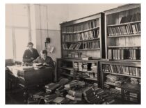 Bibliotekos darbo kambarys Trečiuosiuose rūmuose, 1927 m.