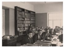 Bibliotekos skaitykla Trečiuosiuose rūmuose, 1927 m.