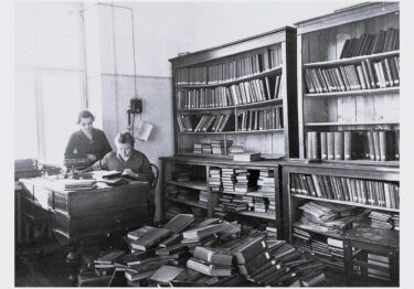 Bibliotekos darbo kambarys 1927 m.