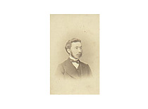 Aleksander Strauss ir Simon Suriewicz ("Strauss & Sourevitsch"). Nežinomas vyriškis. Apie 1875.